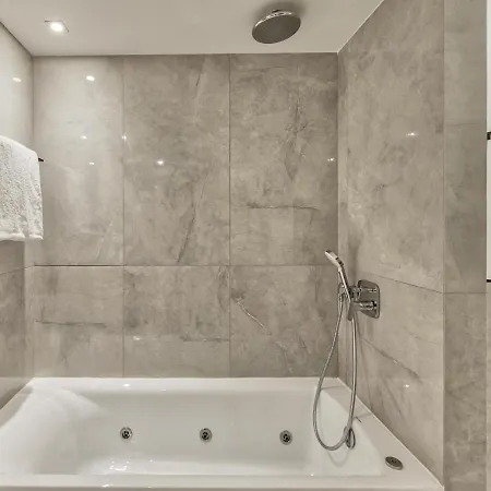 Bitzaro Boutique זקינטוס טאון