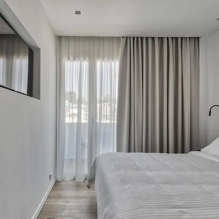 מלון Bitzaro Boutique 4*