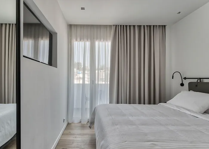 Bitzaro Boutique Hotel 4*